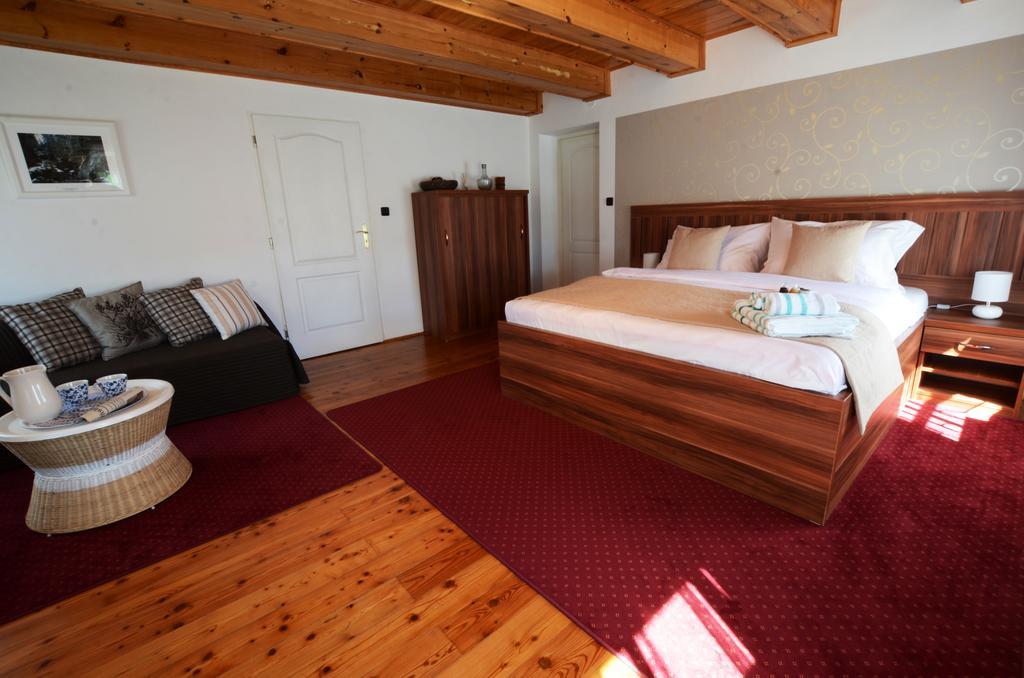 Pension Pod Morskym Okem Karlovice  Exteriör bild