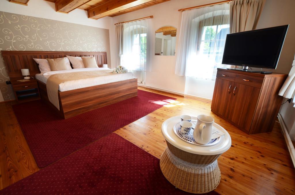 Pension Pod Morskym Okem Karlovice  Exteriör bild