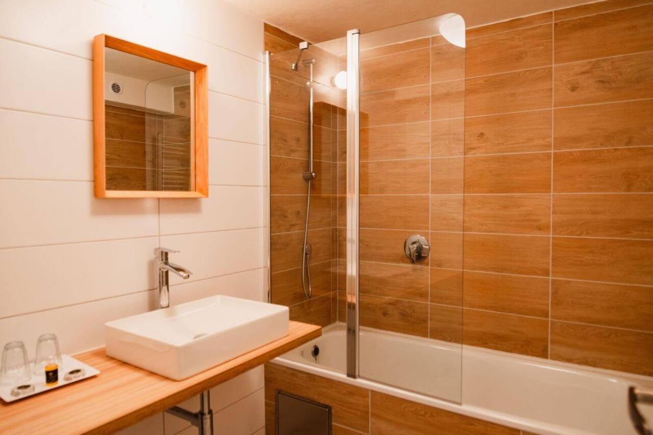 Pension Pod Morskym Okem Karlovice  Exteriör bild